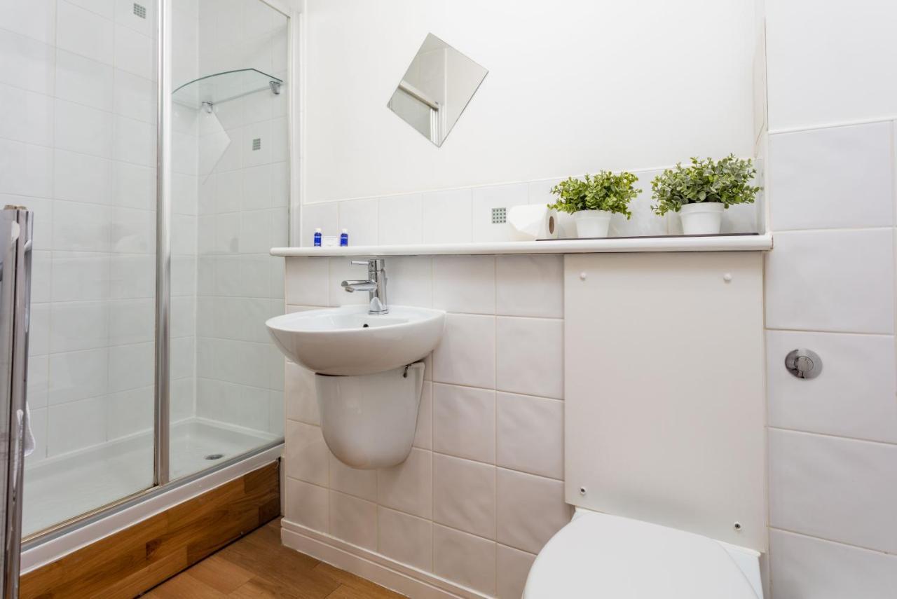 Walker Suite No53 - Donnini Apartments Kilmarnock Buitenkant foto