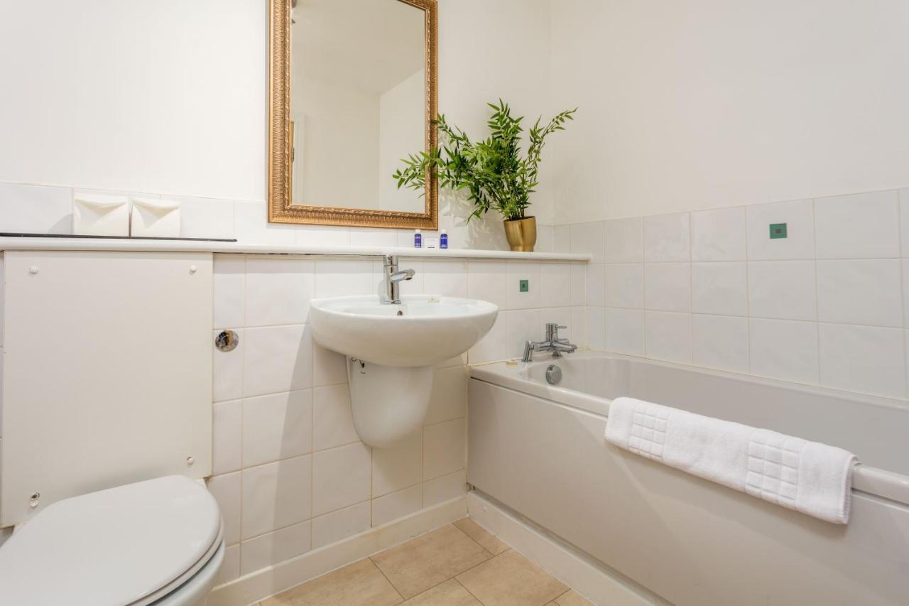 Walker Suite No53 - Donnini Apartments Kilmarnock Buitenkant foto